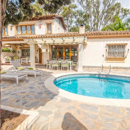 Luna- Pool With Jacuzzi By The Estepona